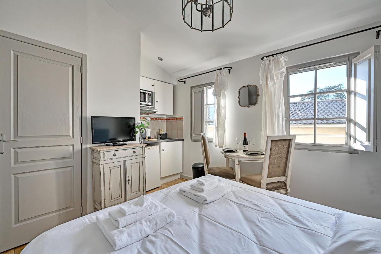 Au Coeur Des Papes, Dans Batisse De Charme Studios & Appartements En Coeur De Ville Avignon Exterior photo