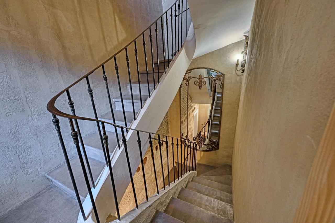 Au Coeur Des Papes, Dans Batisse De Charme Studios & Appartements En Coeur De Ville Avignon Exterior photo