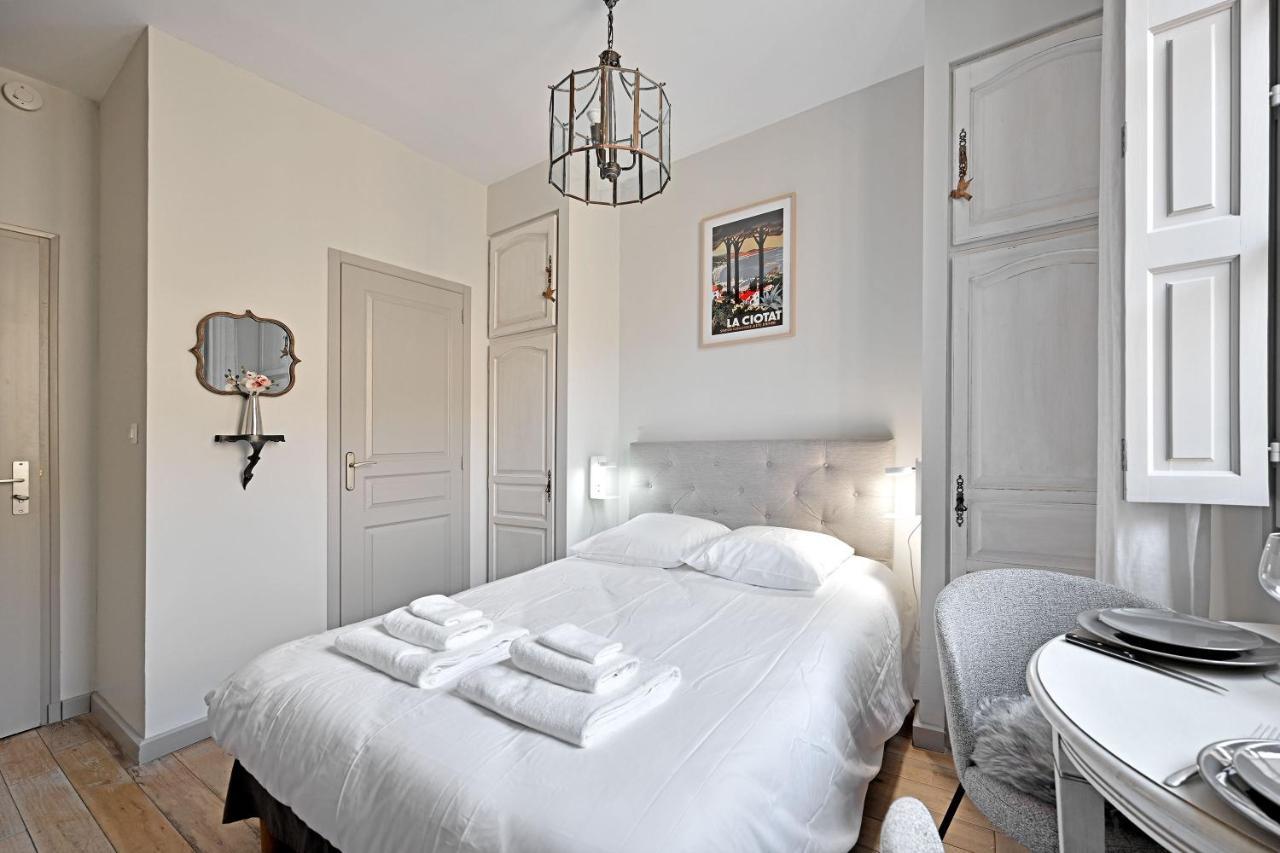 Au Coeur Des Papes, Dans Batisse De Charme Studios & Appartements En Coeur De Ville Avignon Exterior photo