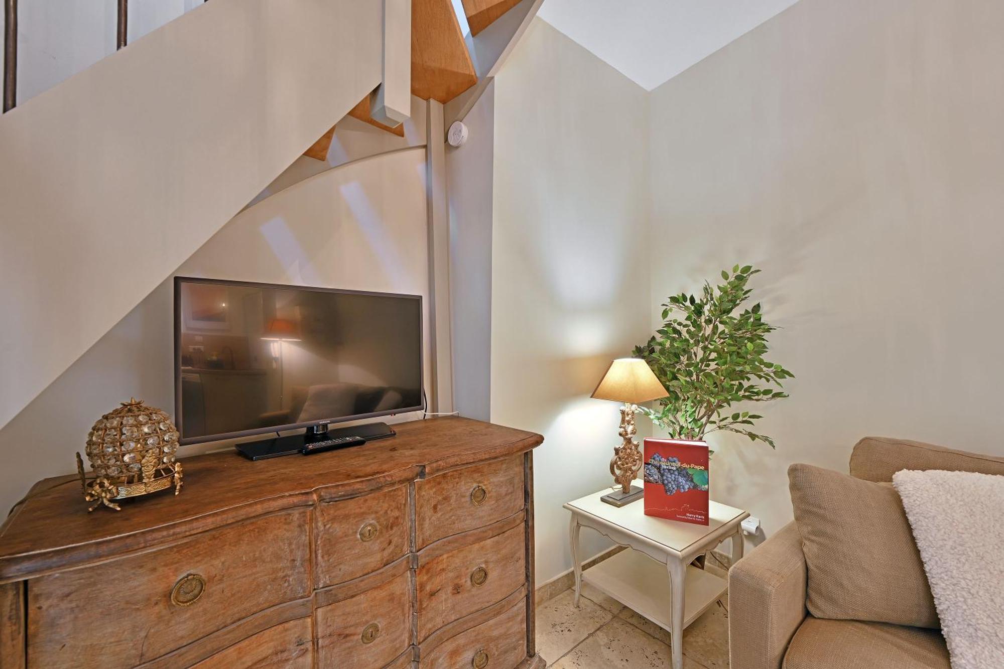 Au Coeur Des Papes, Dans Batisse De Charme Studios & Appartements En Coeur De Ville Avignon Exterior photo